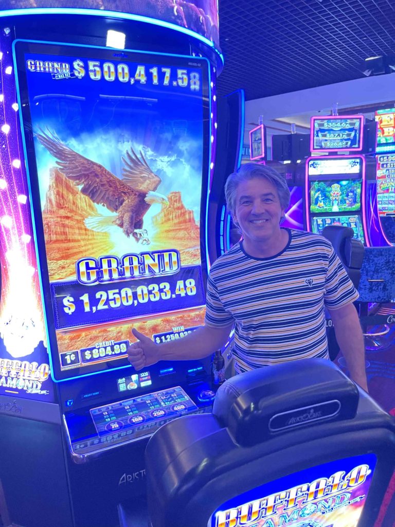 Man hits slot jackpot at Strip casino during son's bachelor party in Las  Vegas